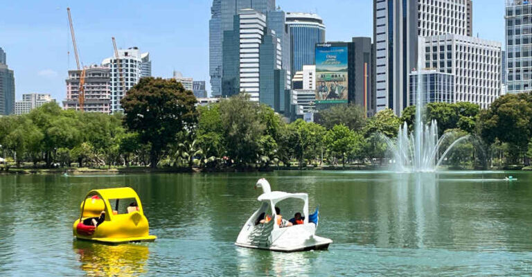 Lumphini-Park-Bangkok-Thailand-Paddle-Boating-768x511